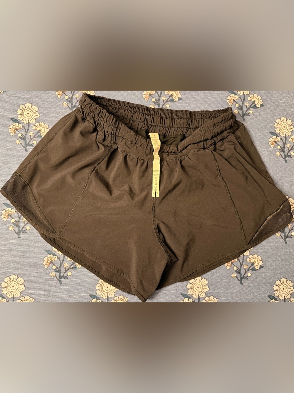 Lululemon Hotty Hot Low-Rise Lined Short 4” – Women’s Size 6 Tall – Black – EUC